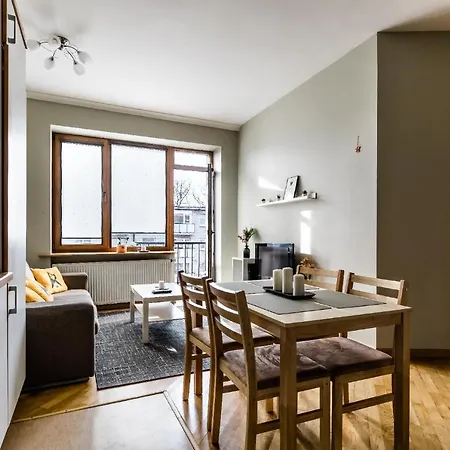 Newtown Aparments דירה *